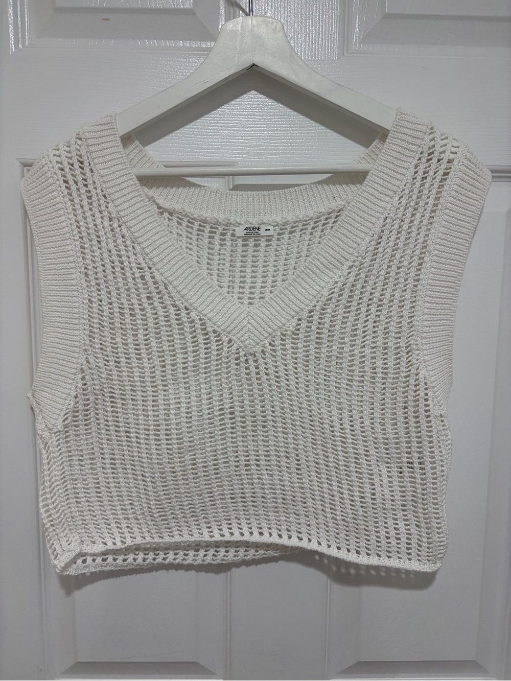Women’s Ardene Cropped Open Knit V-Neck Sleeveless Vest~Size Medium